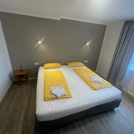 Apartamento Stayeasy24 *